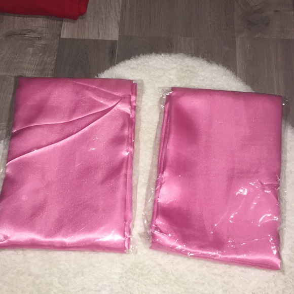 Silk Pillowcases - Picture 1 of 2